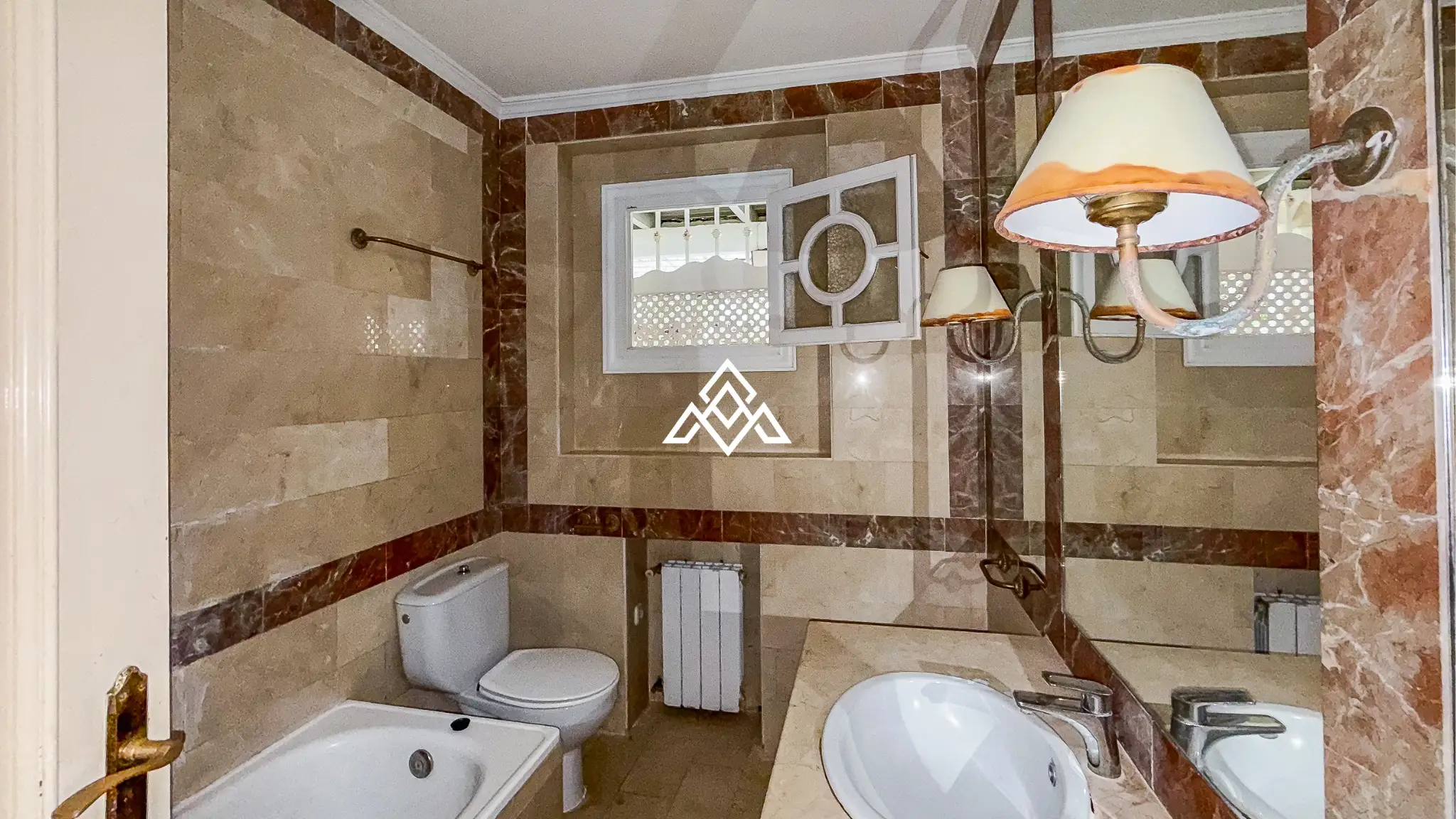 Casasola villa on large plot with private pool and garden near the beach