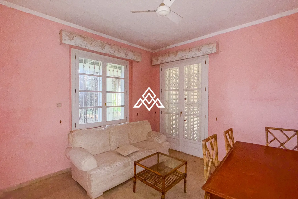 Casasola villa on large plot with private pool and garden near the beach
