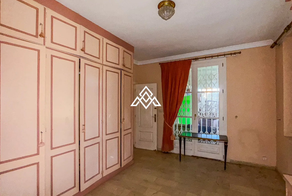 Casasola villa on large plot with private pool and garden near the beach