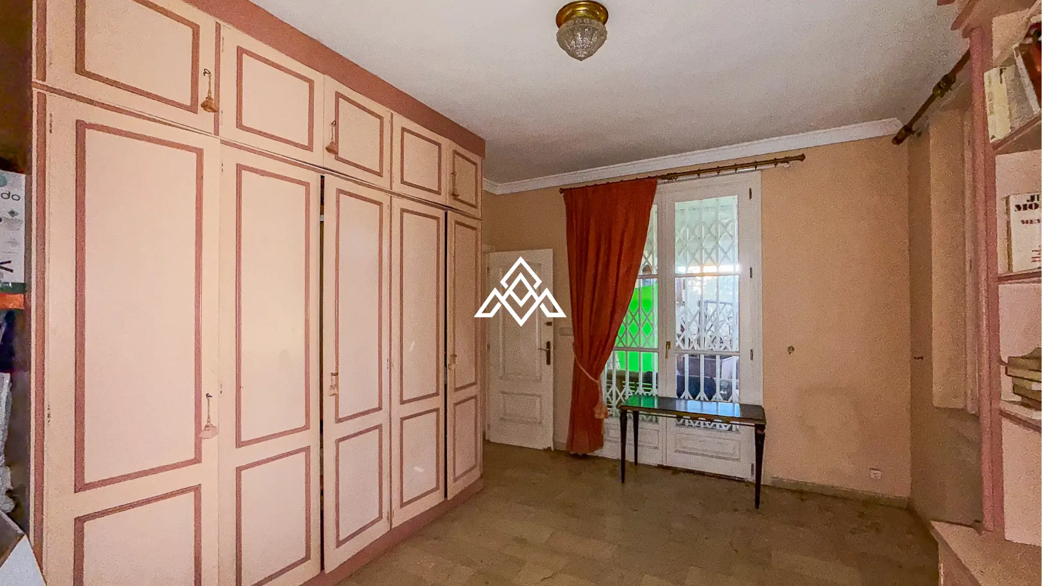 Casasola villa on large plot with private pool and garden near the beach