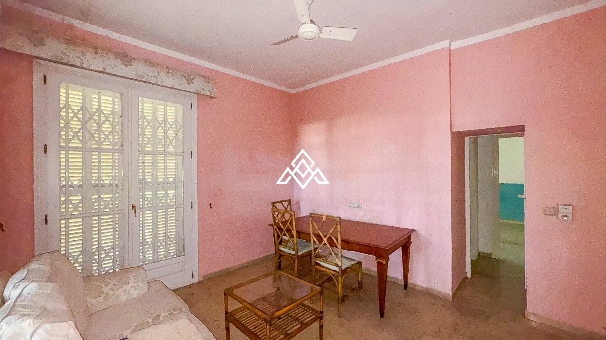 Casasola villa on large plot with private pool and garden near the beach