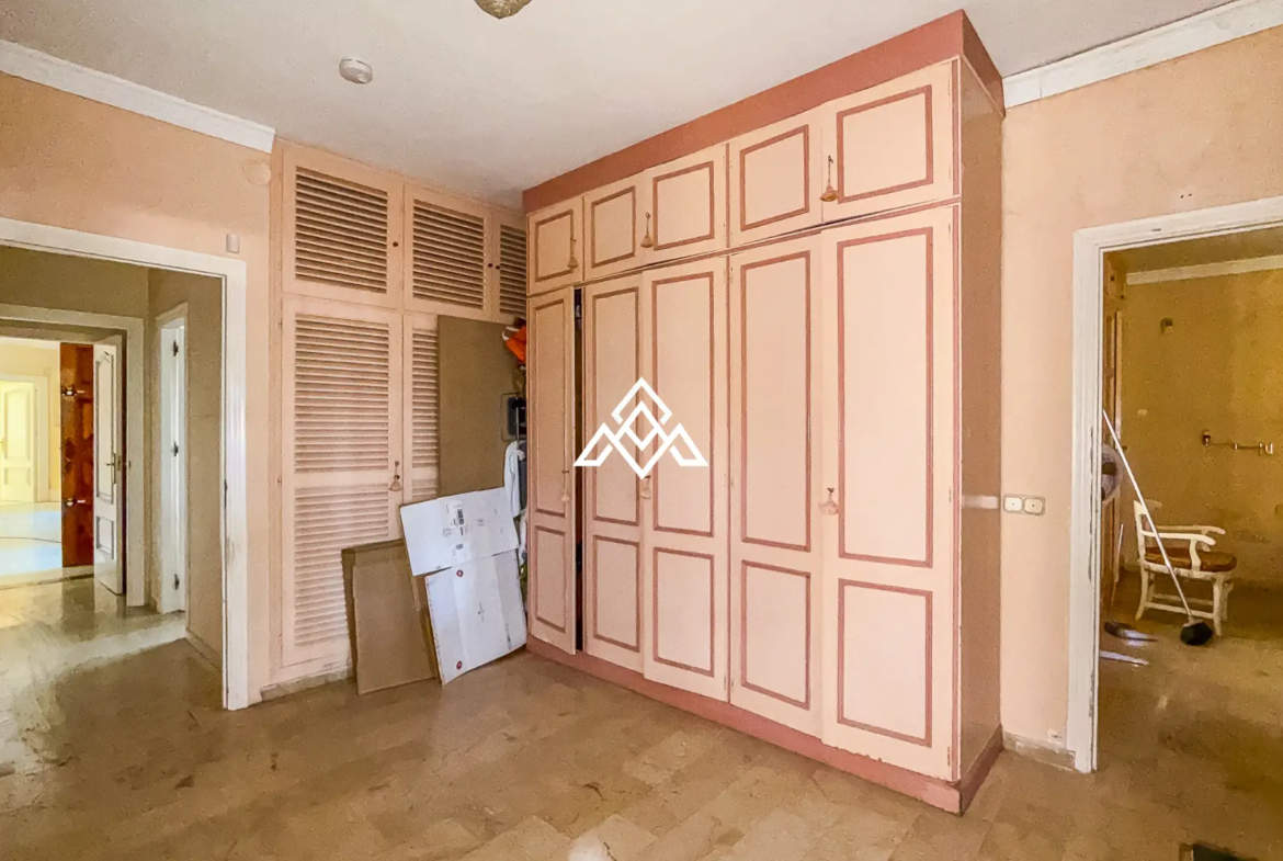 Casasola villa on large plot with private pool and garden near the beach