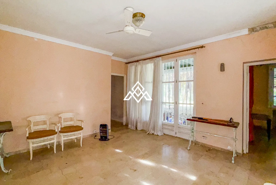 Casasola villa on large plot with private pool and garden near the beach