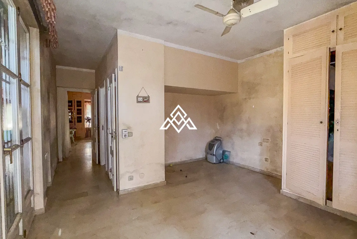 Casasola villa on large plot with private pool and garden near the beach