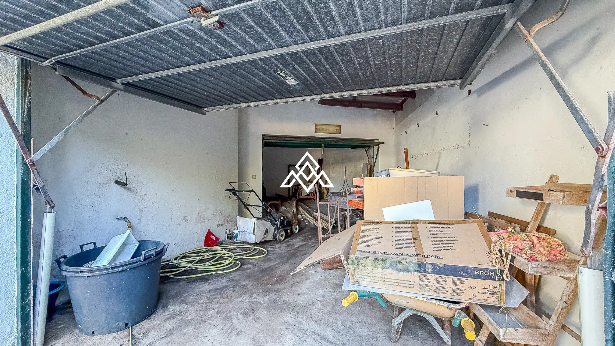 Casasola villa on large plot with private pool and garden near the beach