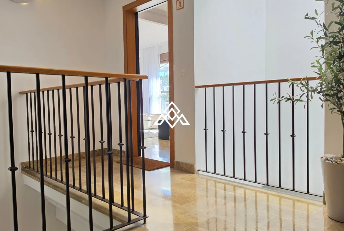 Selwo apartment with terrace, pool and gardens in gated community Estepona