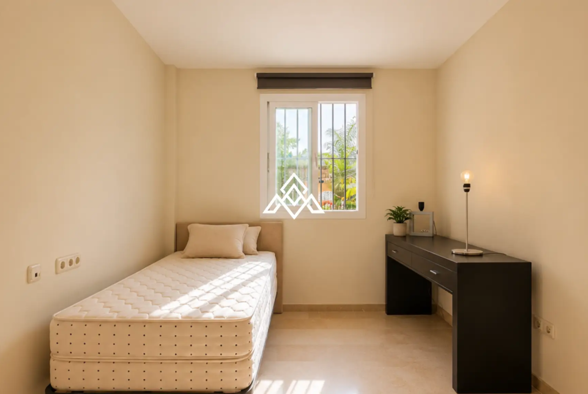 Elviria apartment ground floor with sea views and terrace in Marbella