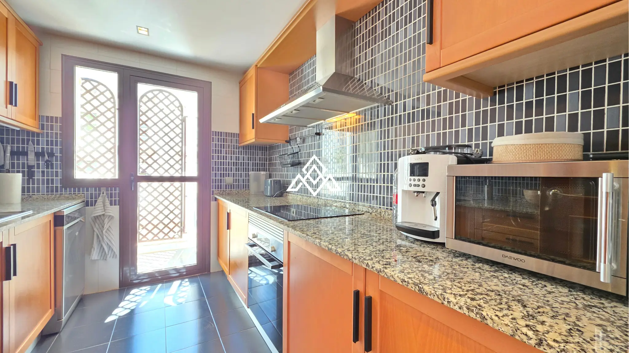 Selwo apartment with terrace, pool and gardens in gated community Estepona