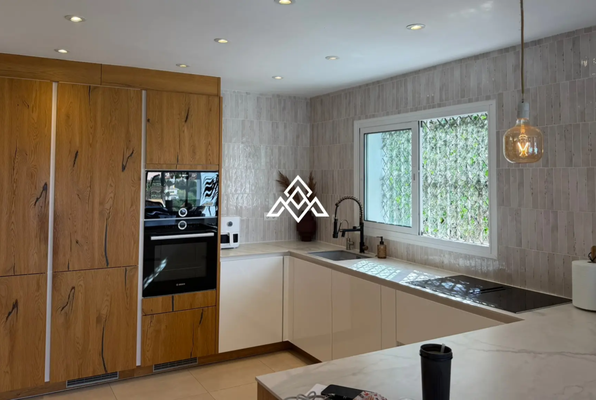 Riviera del Sol villa with private pool, sea views and modern renovated interior Costa del Sol