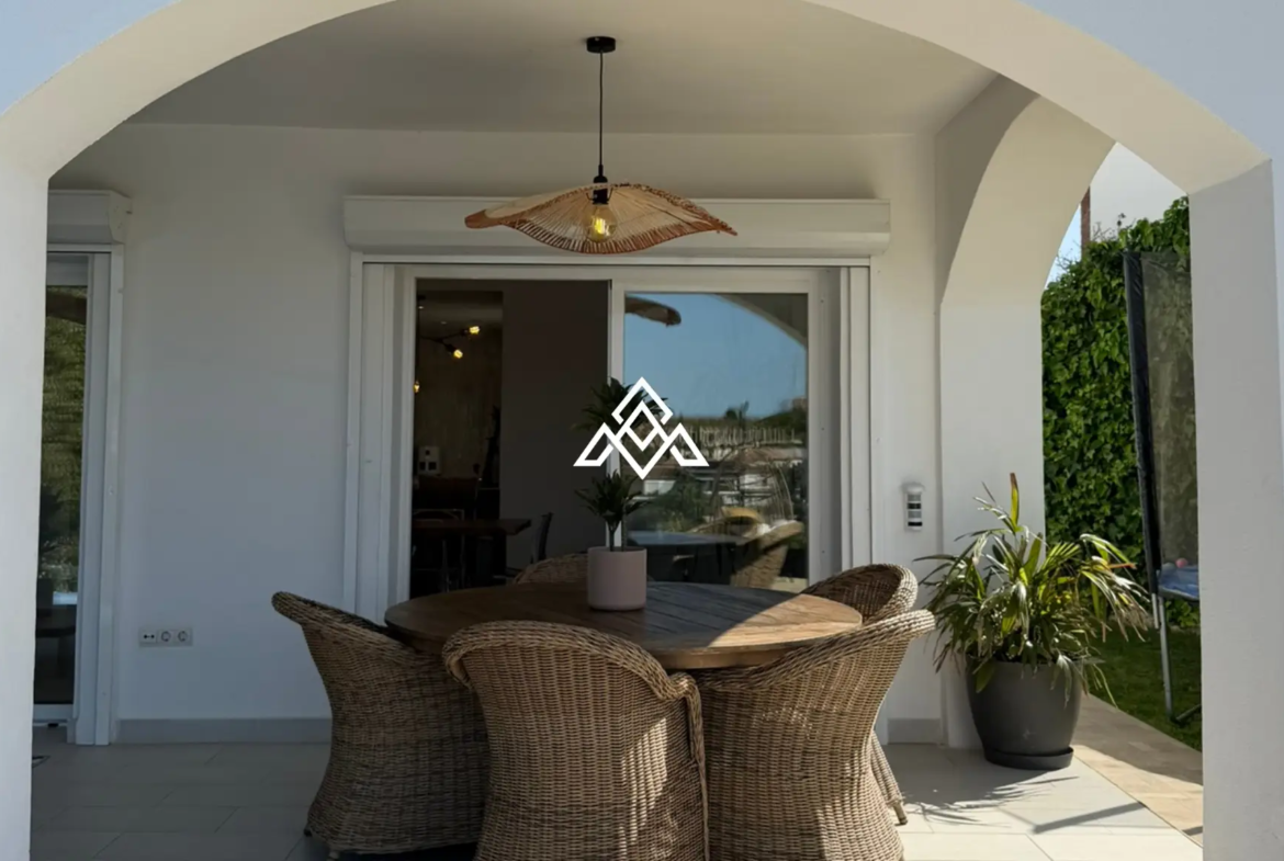 Riviera del Sol villa with private pool, sea views and modern renovated interior Costa del Sol