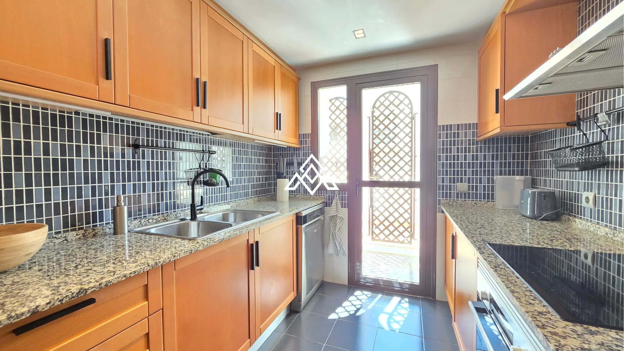 Selwo apartment with terrace, pool and gardens in gated community Estepona