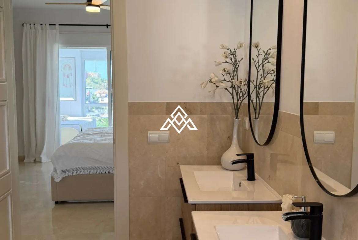 Riviera del Sol villa with private pool, sea views and modern renovated interior Costa del Sol
