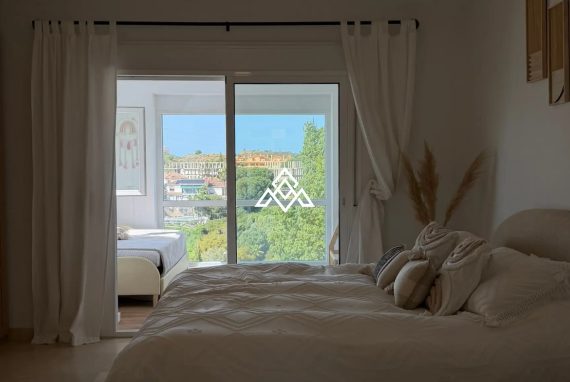Riviera del Sol villa with private pool, sea views and modern renovated interior Costa del Sol