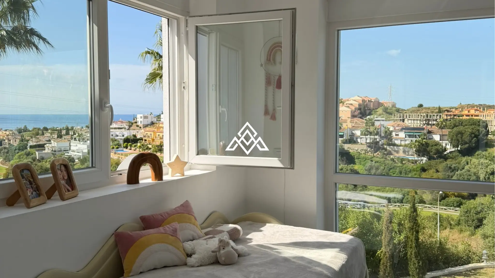 Riviera del Sol villa with private pool, sea views and modern renovated interior Costa del Sol