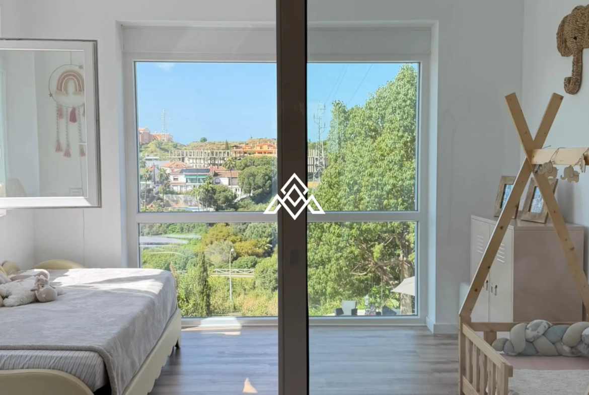 Riviera del Sol villa with private pool, sea views and modern renovated interior Costa del Sol