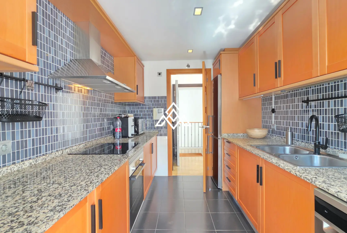 Selwo apartment with terrace, pool and gardens in gated community Estepona