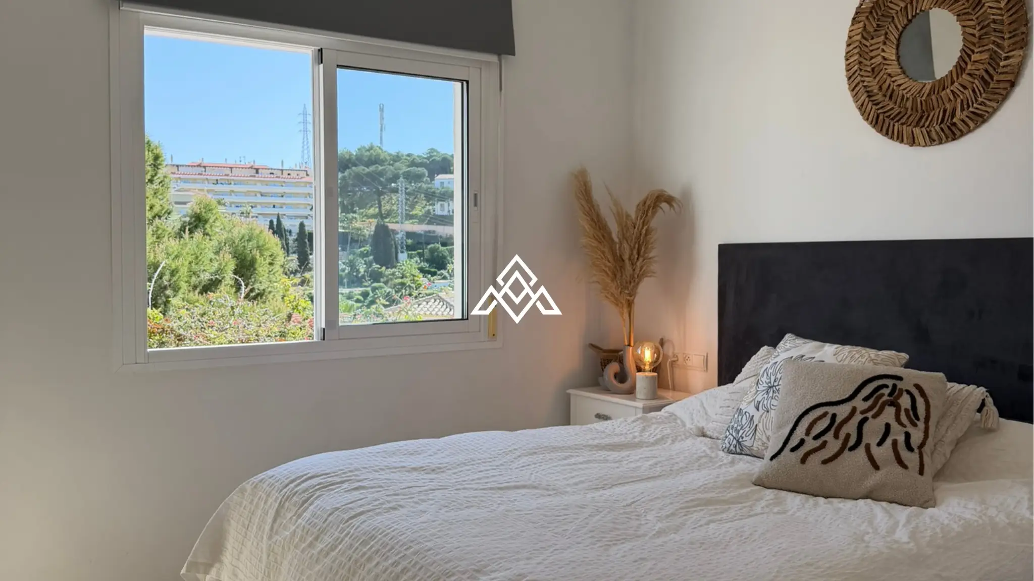 Riviera del Sol villa with private pool, sea views and modern renovated interior Costa del Sol