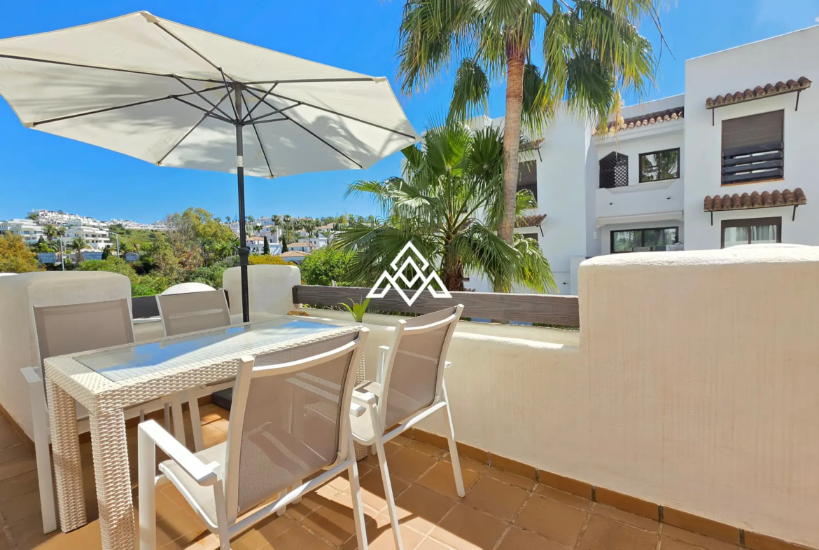 Selwo apartment with terrace, pool and gardens in gated community Estepona