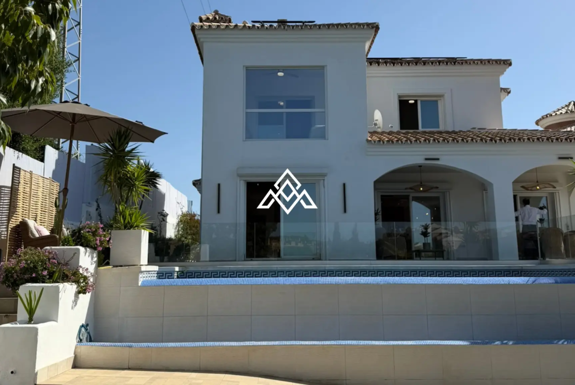 Riviera del Sol villa with private pool, sea views and modern renovated interior Costa del Sol