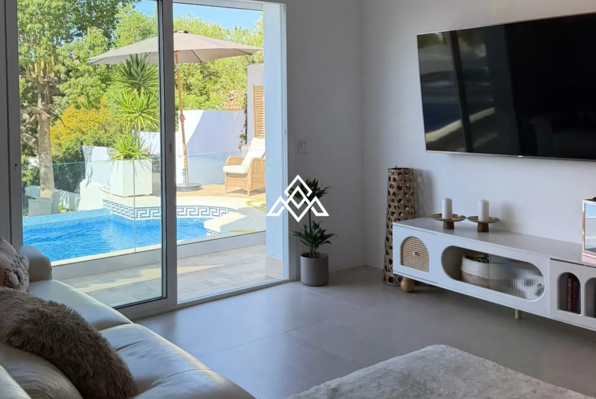 Riviera del Sol villa with private pool, sea views and modern renovated interior Costa del Sol