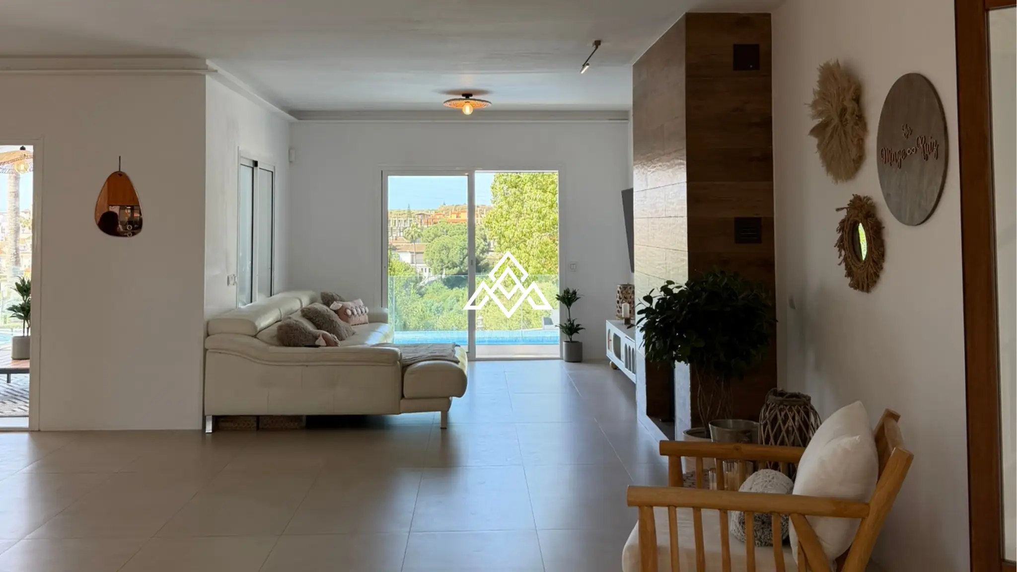 Riviera del Sol villa with private pool, sea views and modern renovated interior Costa del Sol