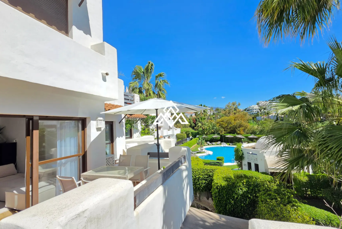 Selwo apartment with terrace, pool and gardens in gated community Estepona