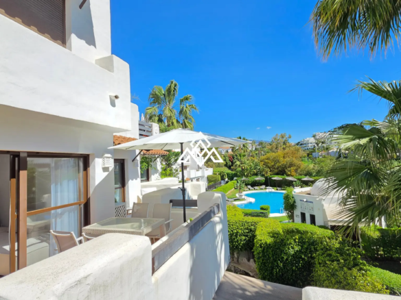Selwo apartment with terrace, pool and gardens in gated community Estepona
