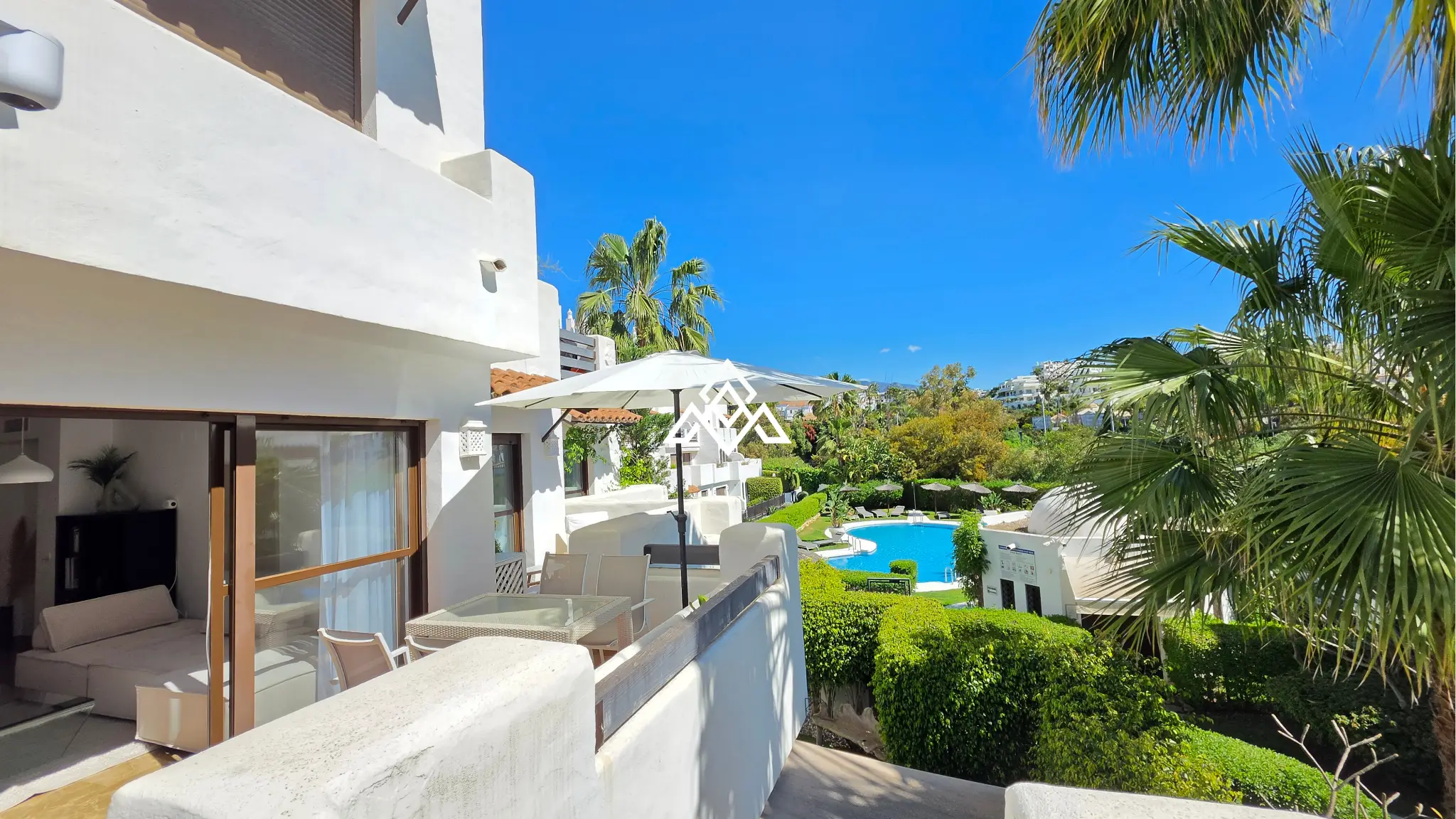 Selwo apartment with terrace, pool and gardens in gated community Estepona