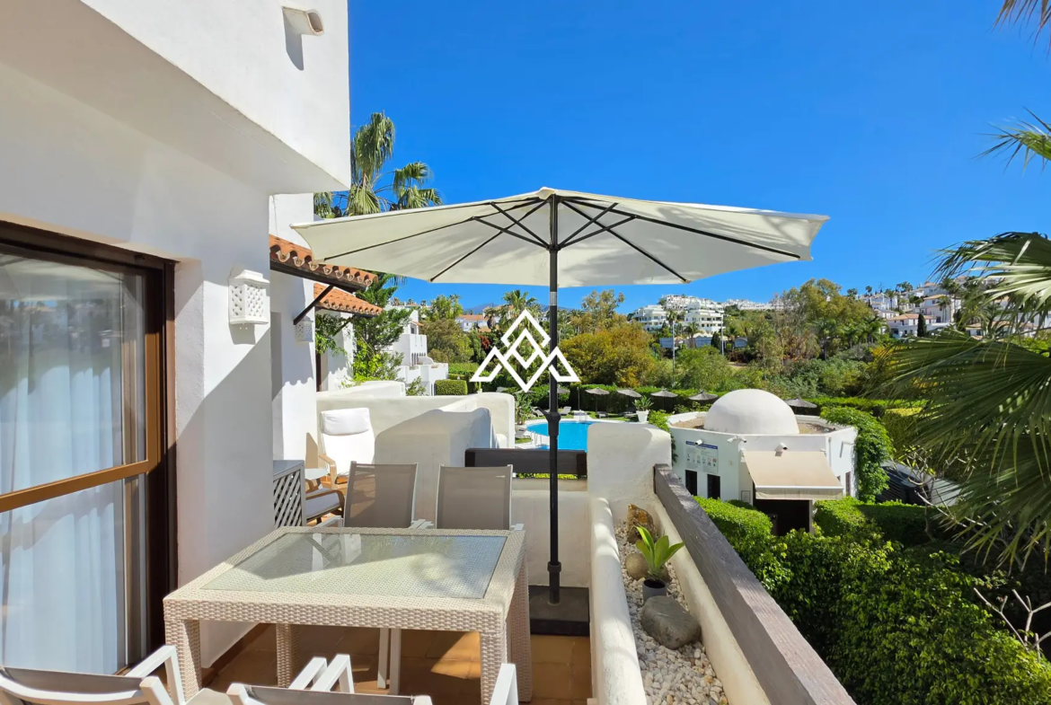 Selwo apartment with terrace, pool and gardens in gated community Estepona