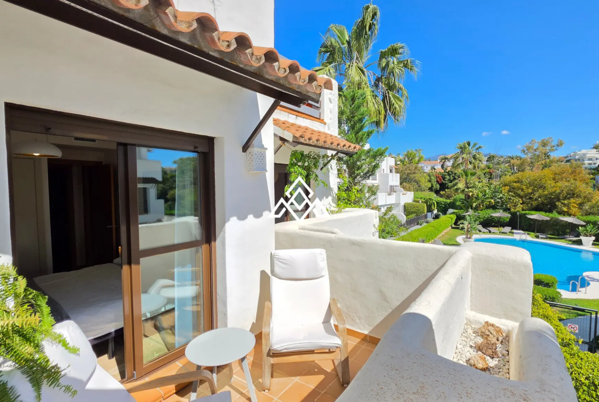 Selwo apartment with terrace, pool and gardens in gated community Estepona