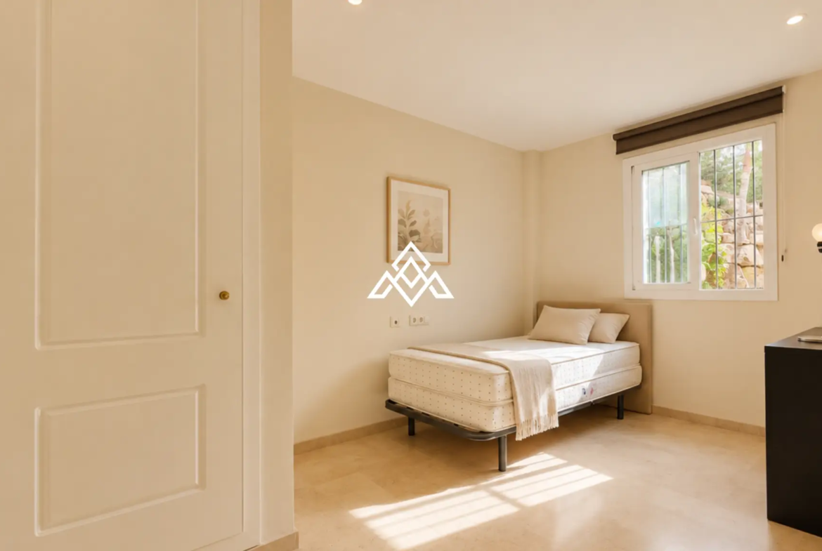Elviria apartment ground floor with sea views and terrace in Marbella