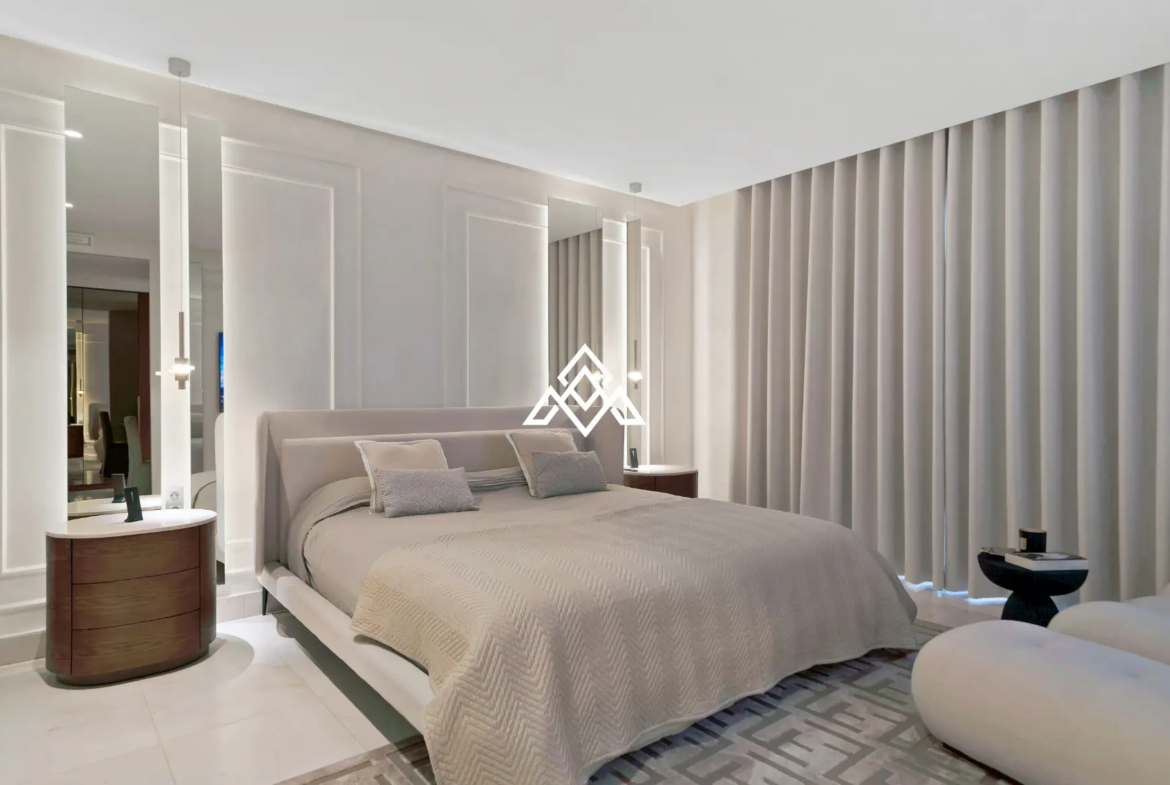 Valderrama duplex apartment luxury ground floor with 650m2, garage and golf views in Sotogrande