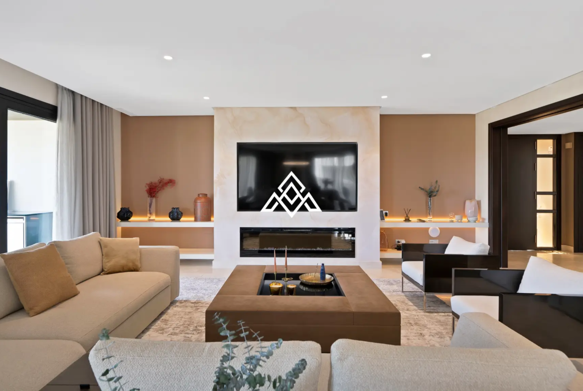 Valderrama duplex apartment luxury ground floor with 650m2, garage and golf views in Sotogrande