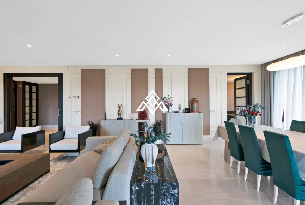 Valderrama duplex apartment luxury ground floor with 650m2, garage and golf views in Sotogrande