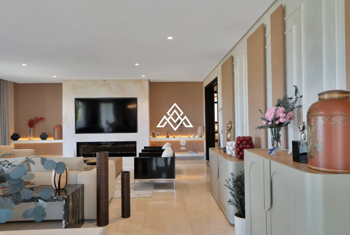 Valderrama duplex apartment luxury ground floor with 650m2, garage and golf views in Sotogrande