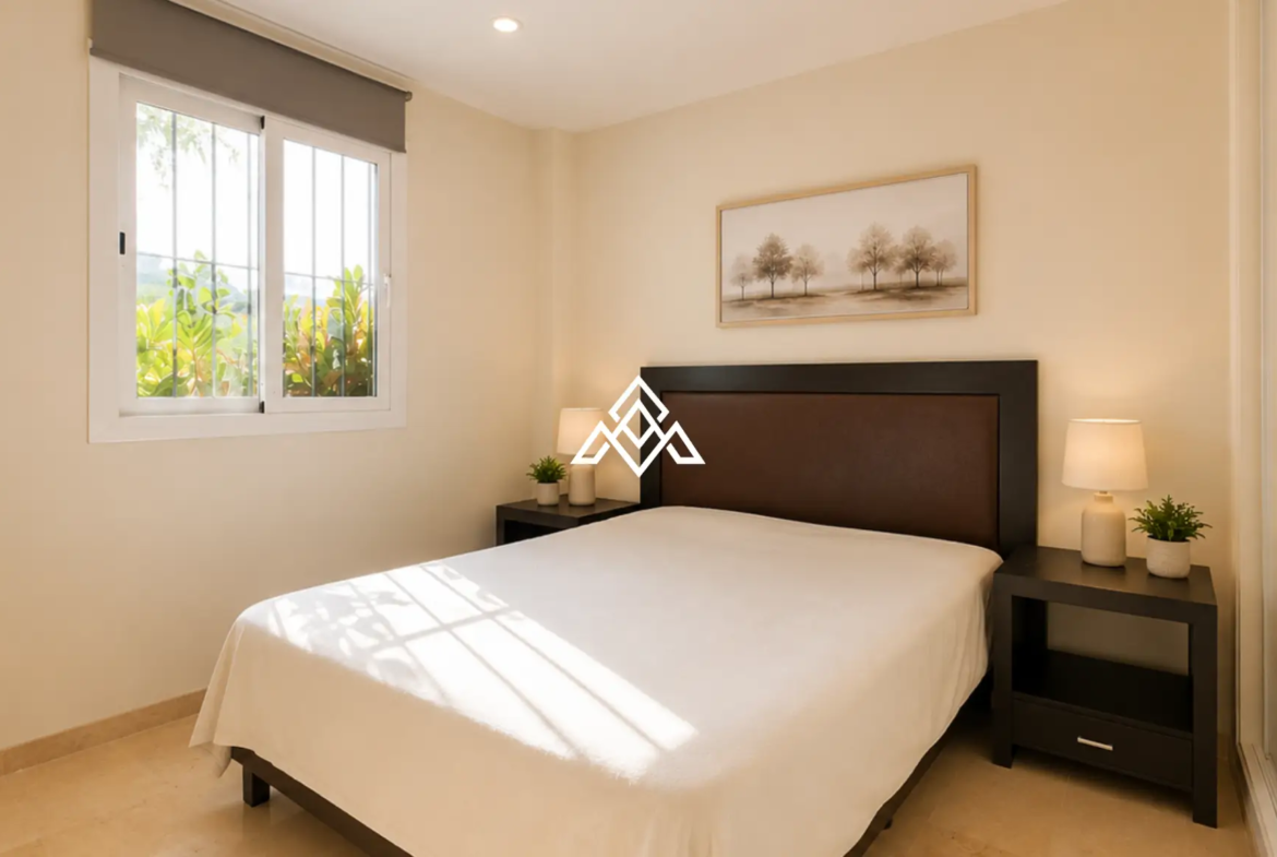 Elviria apartment ground floor with sea views and terrace in Marbella