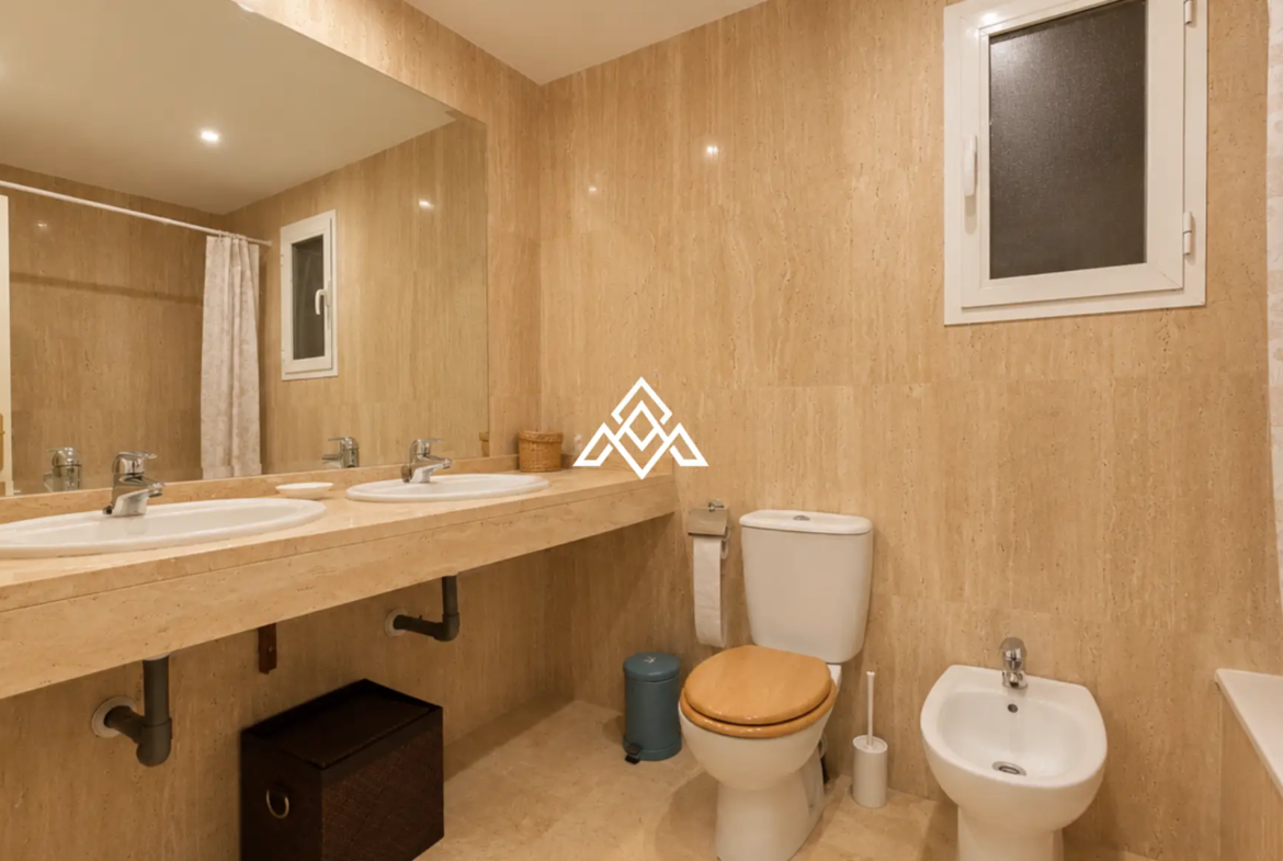 Elviria apartment ground floor with sea views and terrace in Marbella