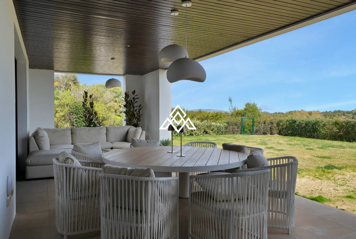 Valderrama duplex apartment luxury ground floor with 650m2, garage and golf views in Sotogrande