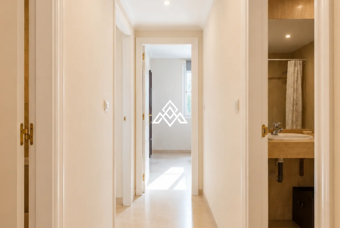 Elviria apartment ground floor with sea views and terrace in Marbella