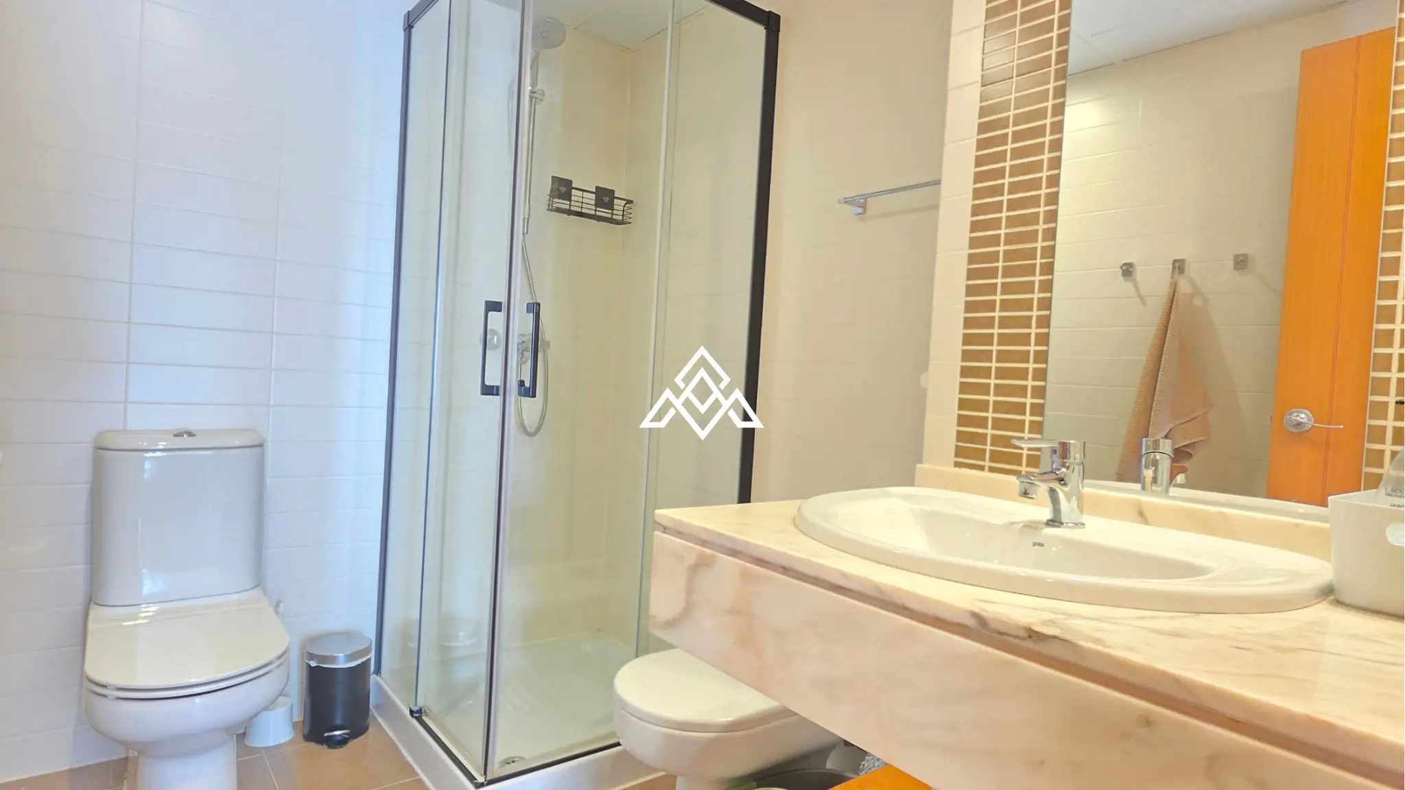 Selwo apartment with terrace, pool and gardens in gated community Estepona