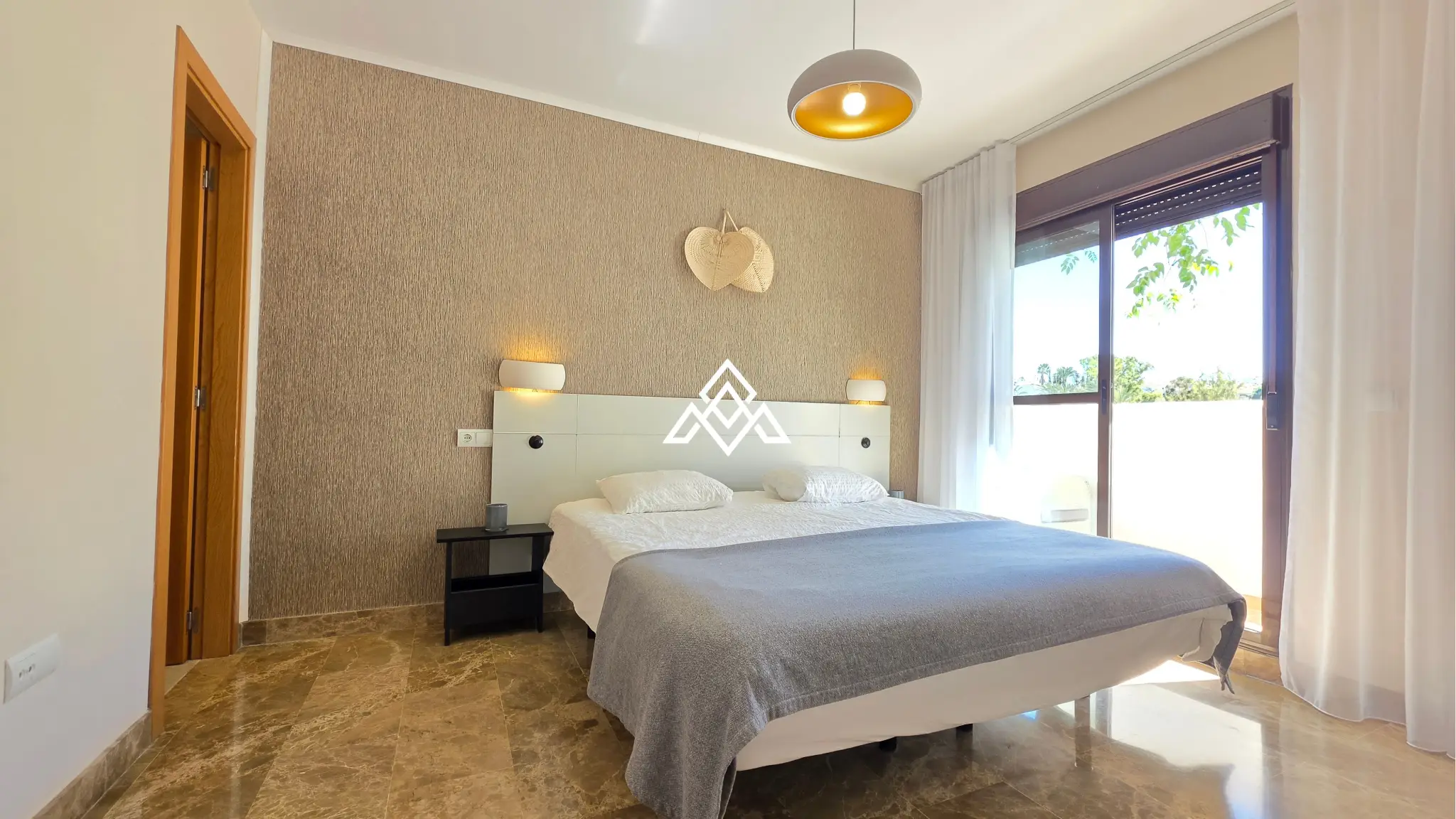 Selwo apartment with terrace, pool and gardens in gated community Estepona