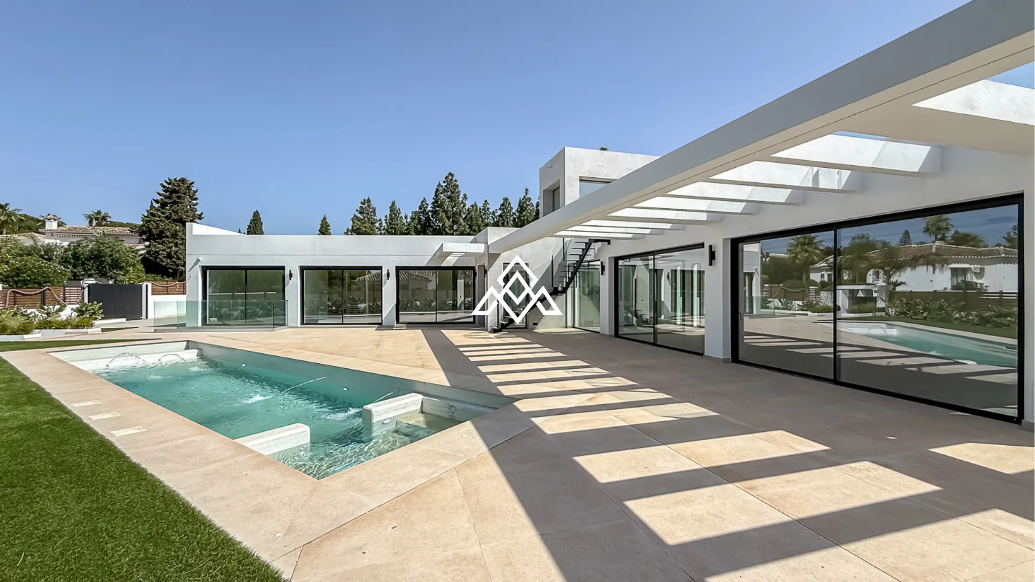 El Chaparral villa with pool, garden and modern design near the beach in Mijas Costa