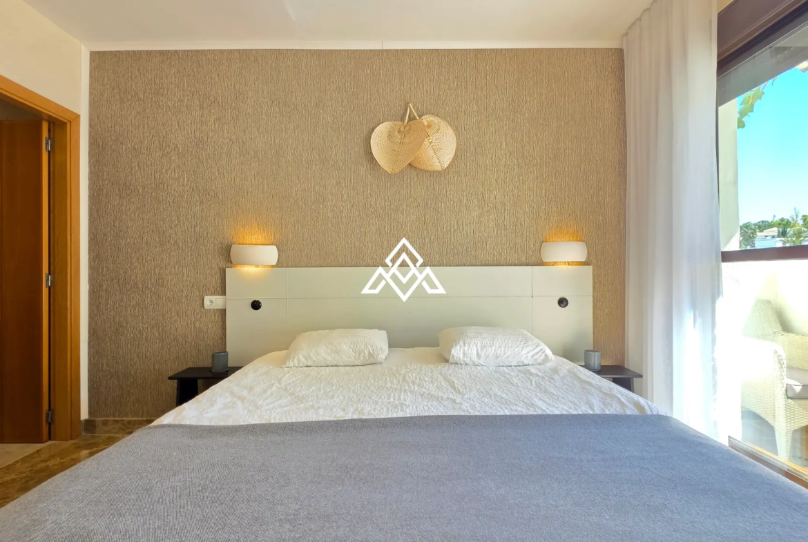Selwo apartment with terrace, pool and gardens in gated community Estepona