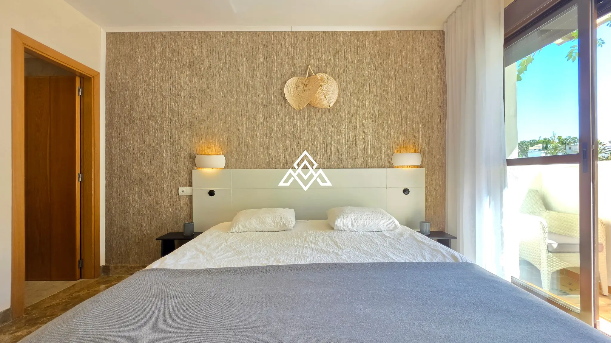 Selwo apartment with terrace, pool and gardens in gated community Estepona