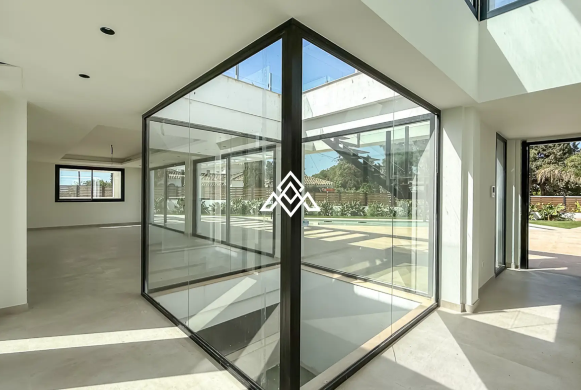 El Chaparral villa with pool, garden and modern design near the beach in Mijas Costa