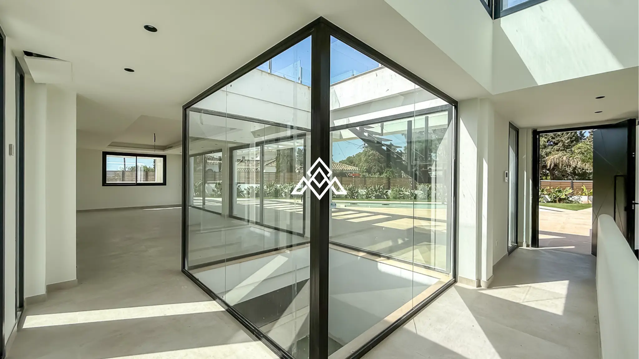 El Chaparral villa with pool, garden and modern design near the beach in Mijas Costa