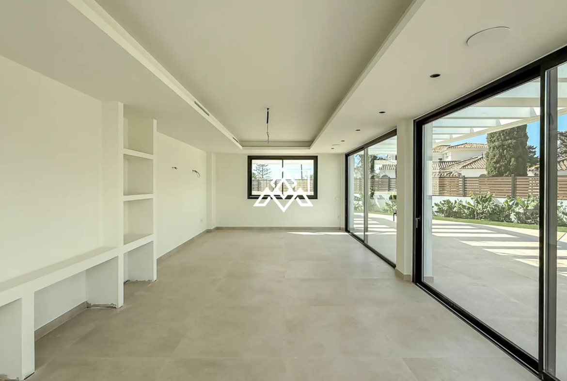 El Chaparral villa with pool, garden and modern design near the beach in Mijas Costa