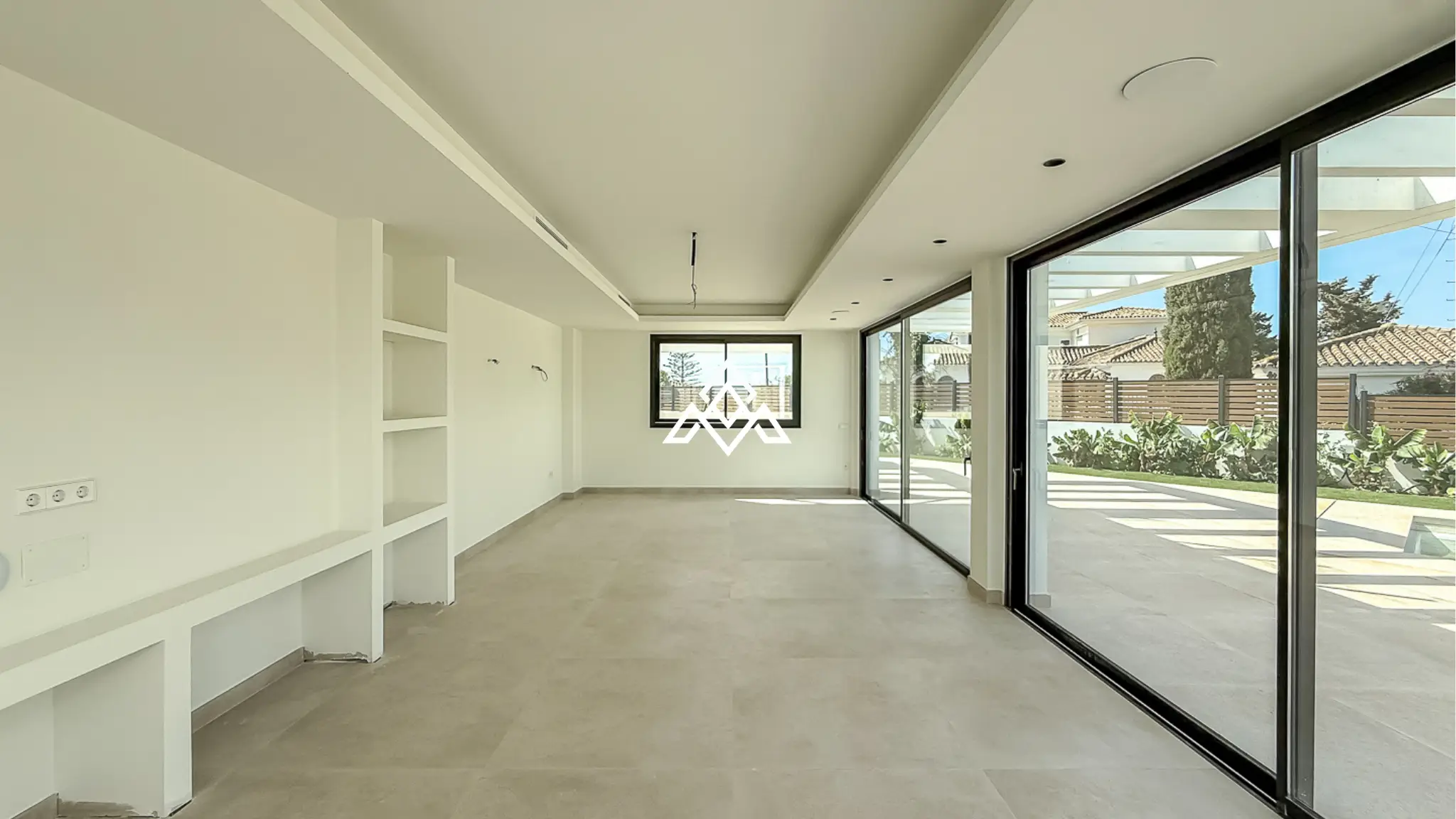 El Chaparral villa with pool, garden and modern design near the beach in Mijas Costa