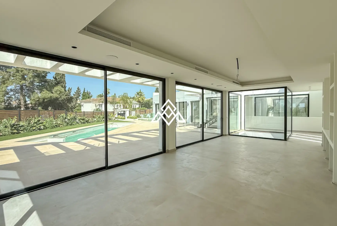 El Chaparral villa with pool, garden and modern design near the beach in Mijas Costa
