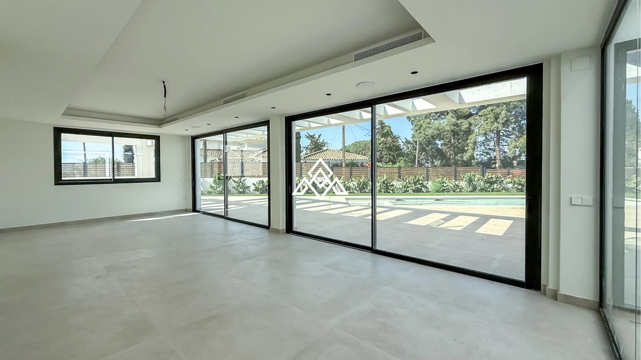 El Chaparral villa with pool, garden and modern design near the beach in Mijas Costa